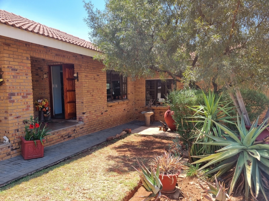 3 Bedroom Property for Sale in Buffelspoort Eco Estate North West